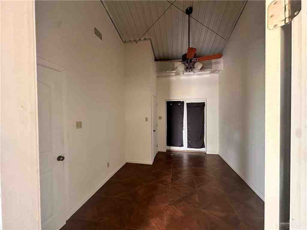 21799 Parker Rd - Photo 3 of 10