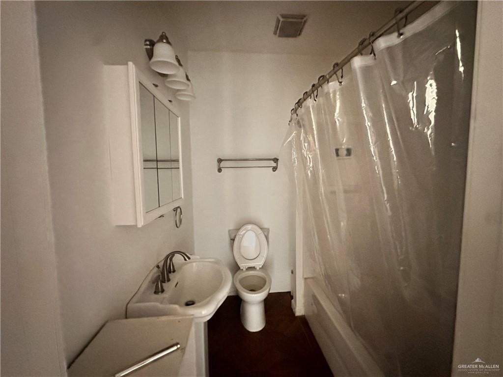 21799 Parker Rd - Photo 4 of 10