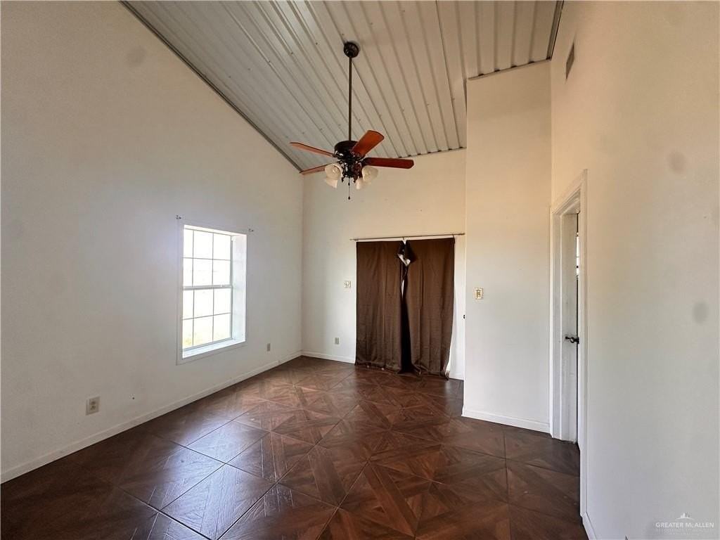 21799 Parker Rd - Photo 5 of 10