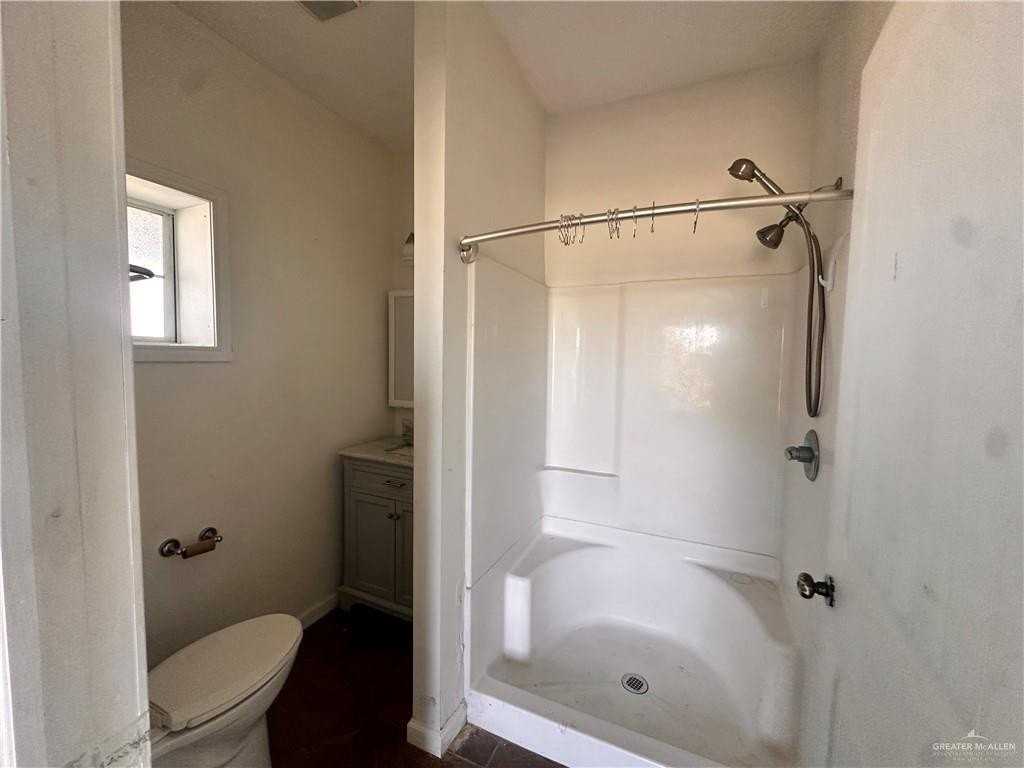21799 Parker Rd - Photo 6 of 10