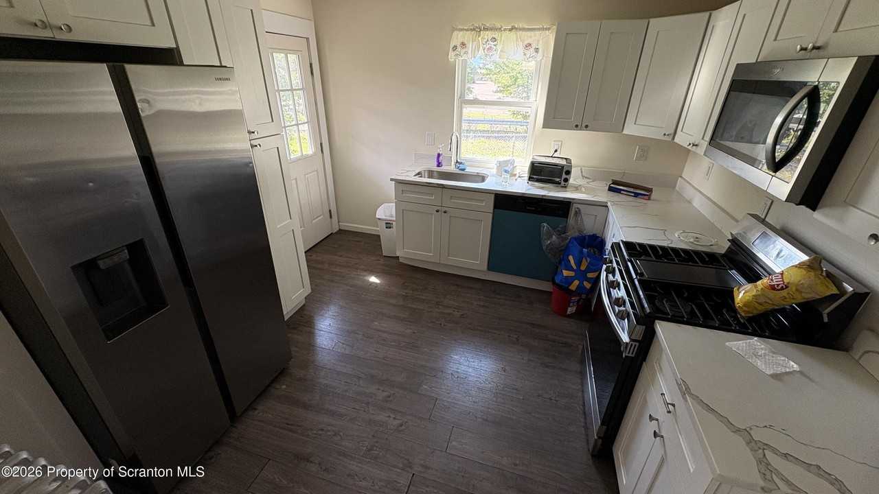 1201 Monroe Ave - Photo 4 of 17