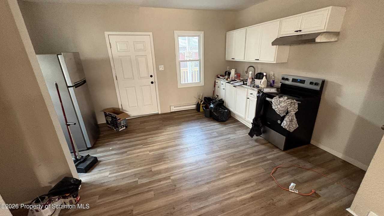 1014 Snyder Ave - Photo 3 of 13