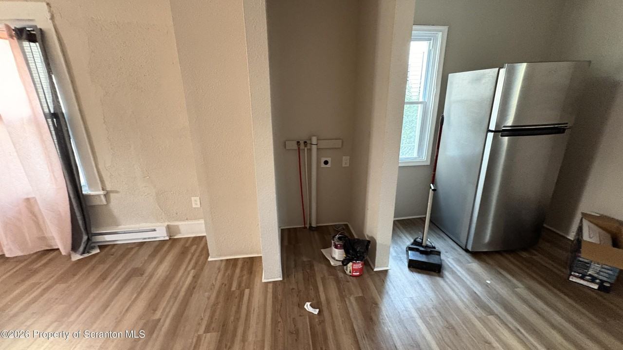 1014 Snyder Ave - Photo 4 of 13