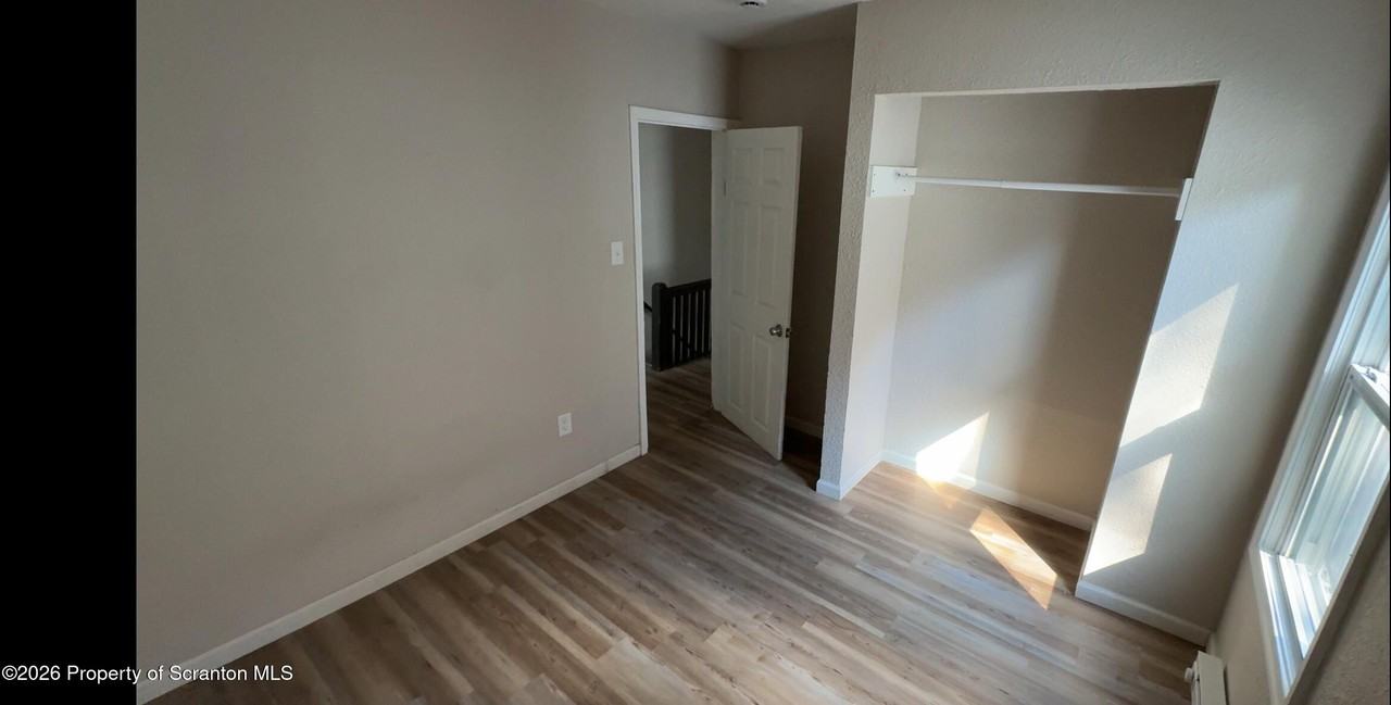 1014 Snyder Ave - Photo 6 of 13