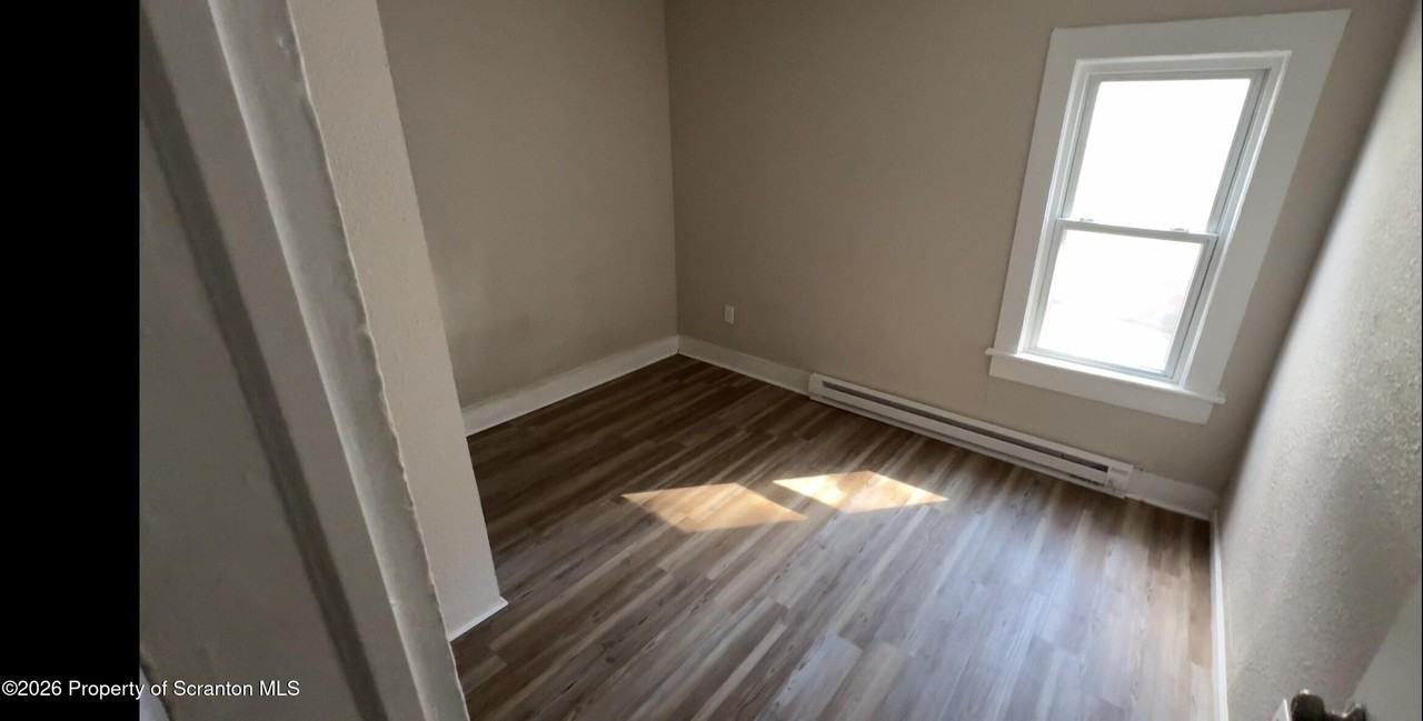 1014 Snyder Ave - Photo 7 of 13