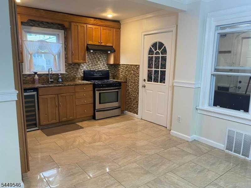 79 Newark Ave - Photo 5 of 34