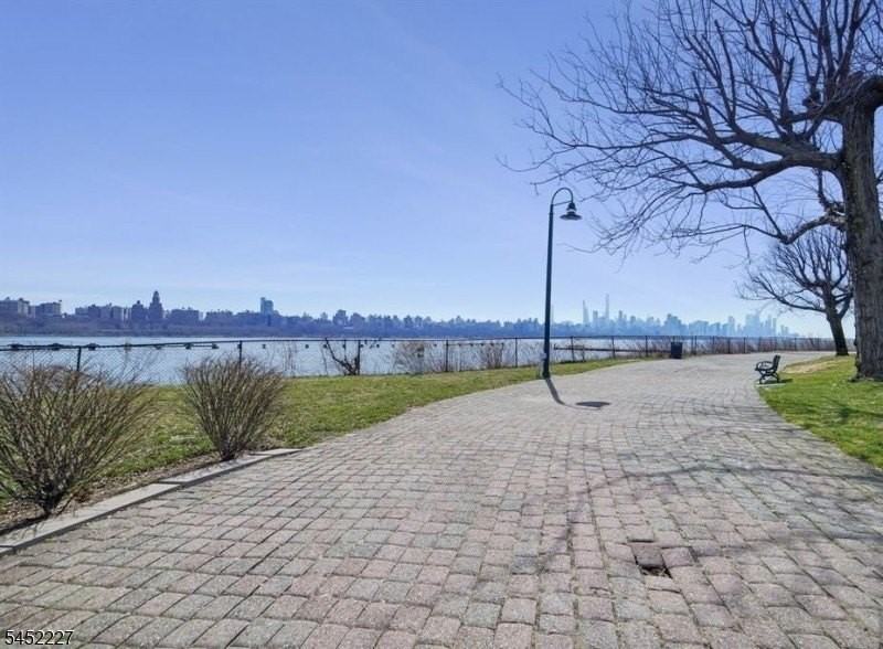 125 The Promenade #125 - Photo 4 of 11