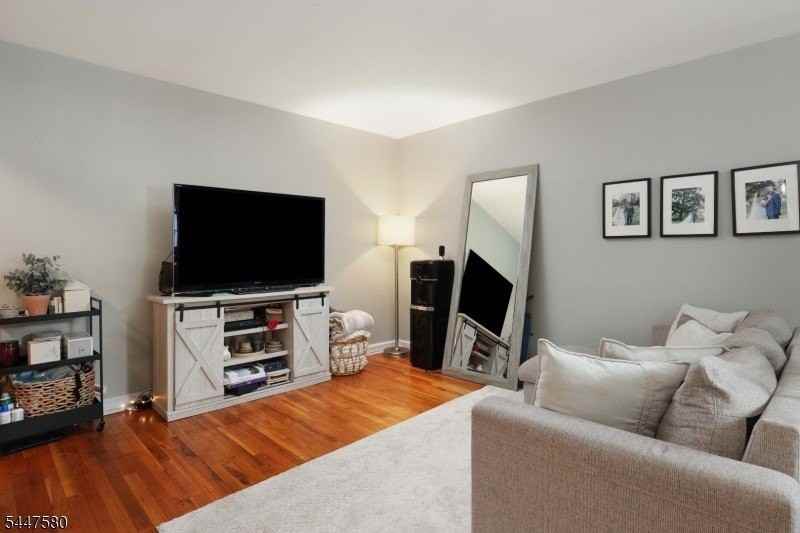 46 Parkway Vlg Apt F - Photo 6 of 21