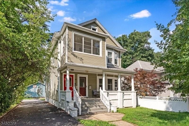 20 Howe Ave #2 - Photo 3 of 19