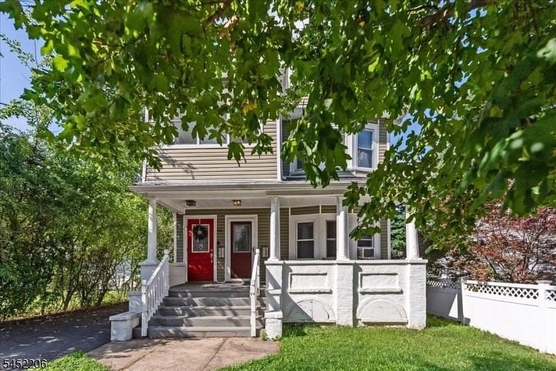 20 Howe Ave #2 - Photo 4 of 19