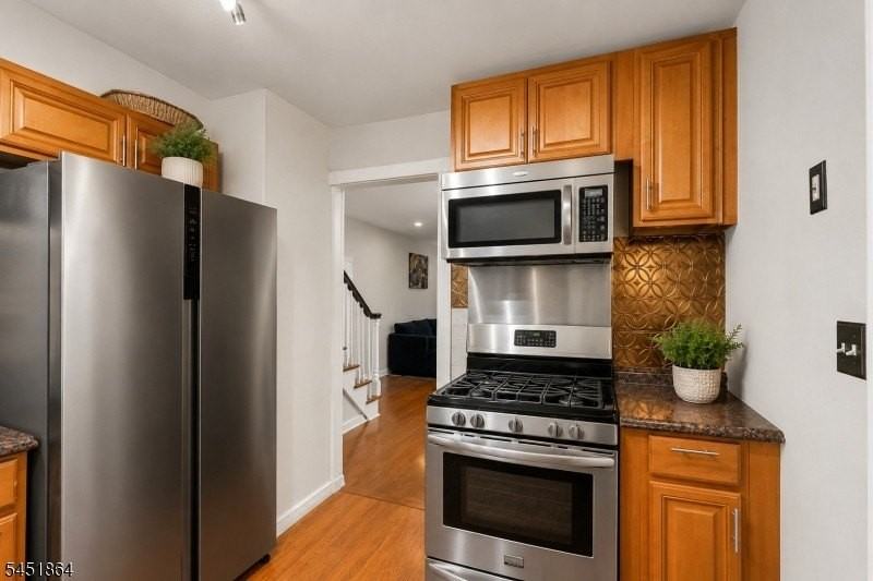 116 7th St - Photo 3 of 16