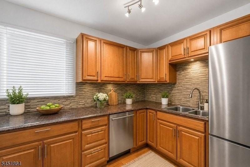 116 7th St - Photo 4 of 16