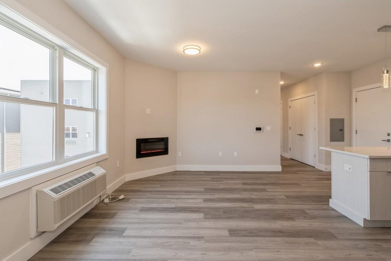 6108 Hudson Ave - Photo 3 of 11