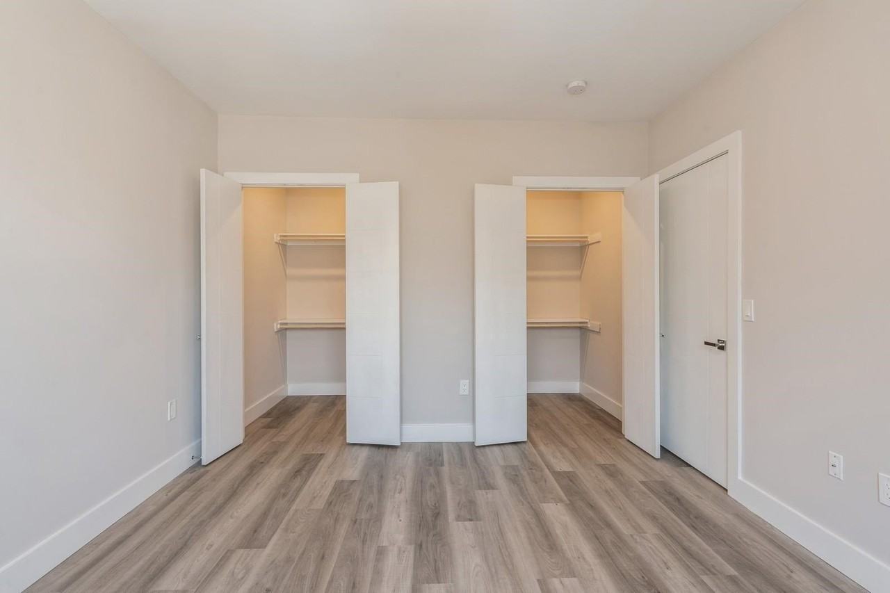 6108 Hudson Ave - Photo 4 of 11