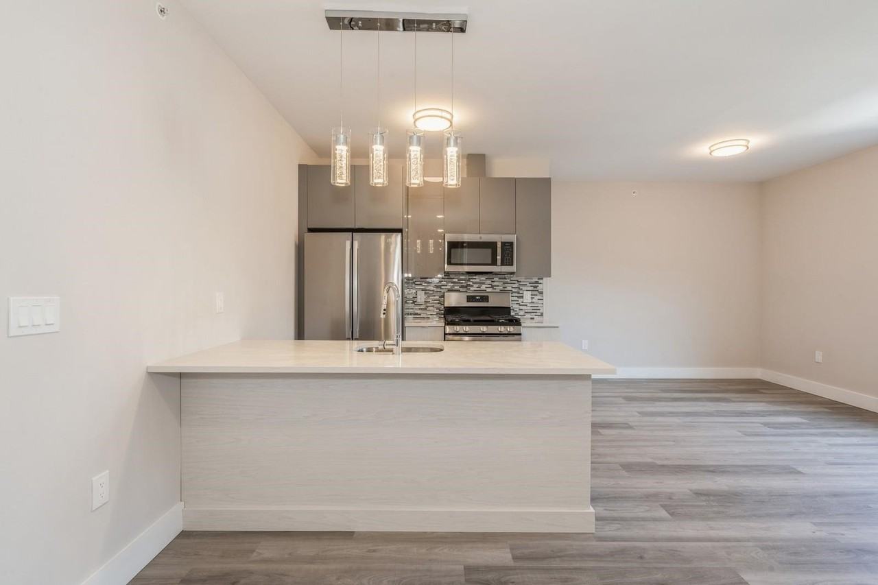 6108 Hudson Ave - Photo 6 of 11
