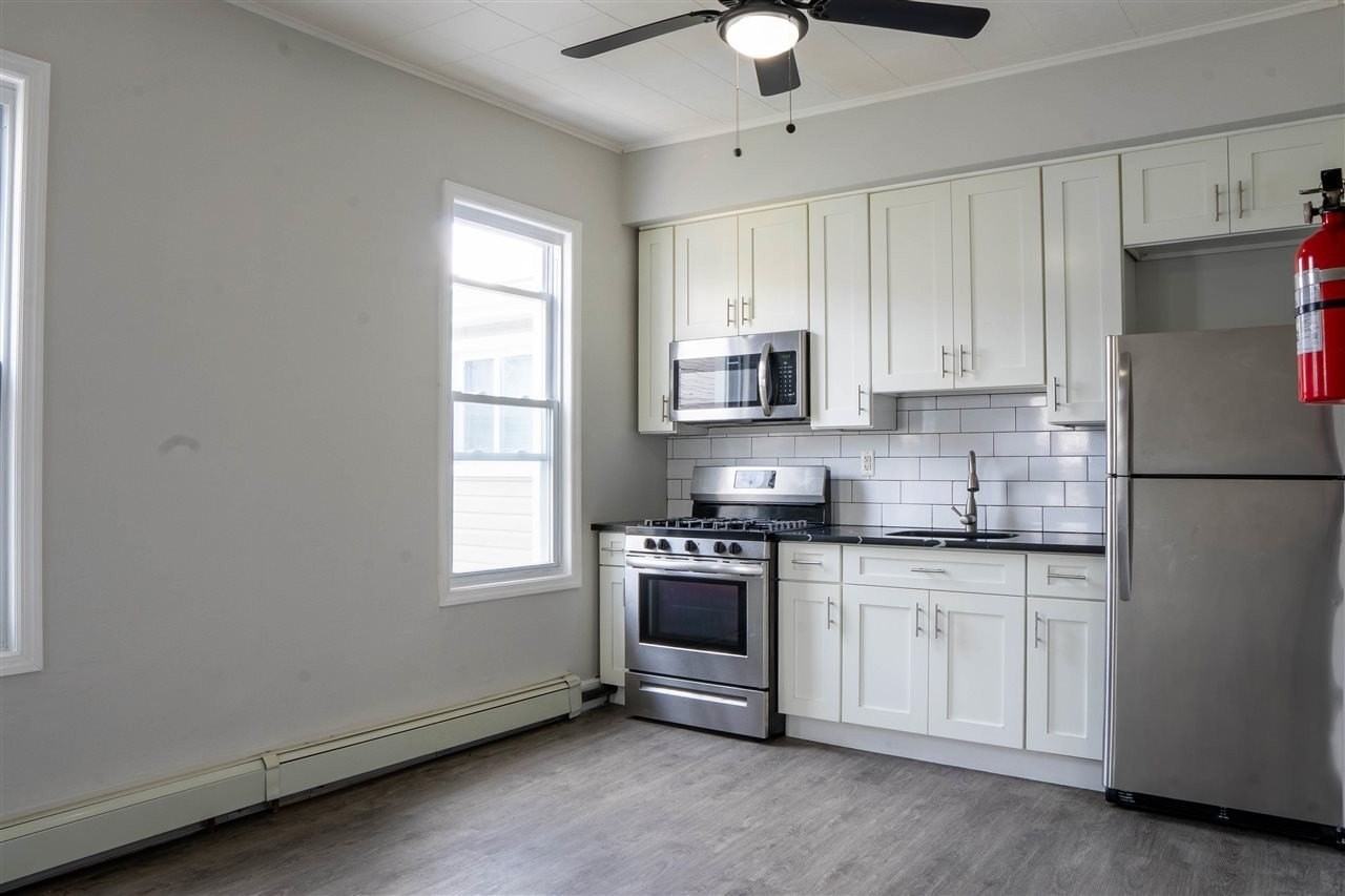 426 13th St #2 - Photo 2 of 25