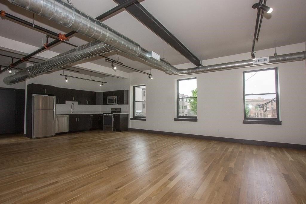 190 Christopher Columbus Dr #2R - Photo 2 of 7