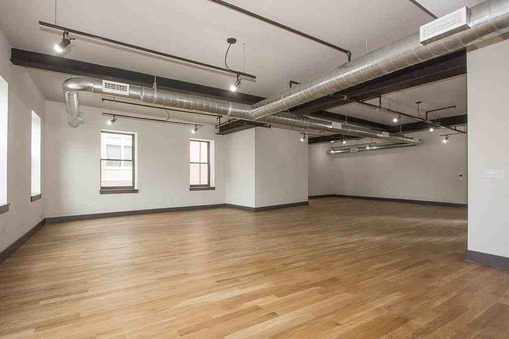 190 Christopher Columbus Dr #2R - Photo 3 of 7