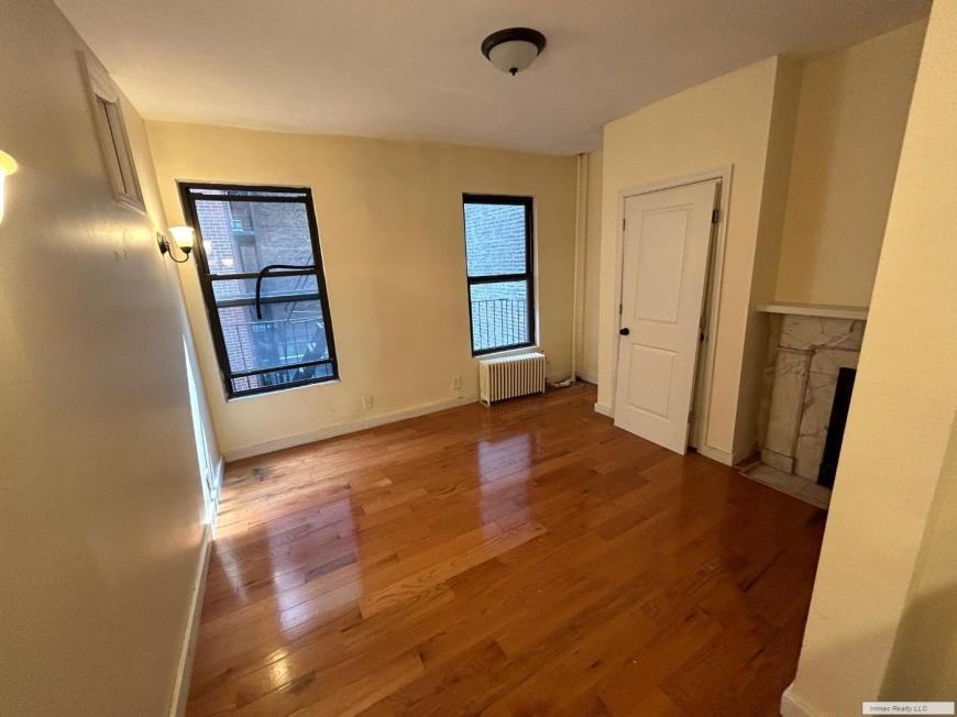 75 Lexington Ave - Photo 3 of 10