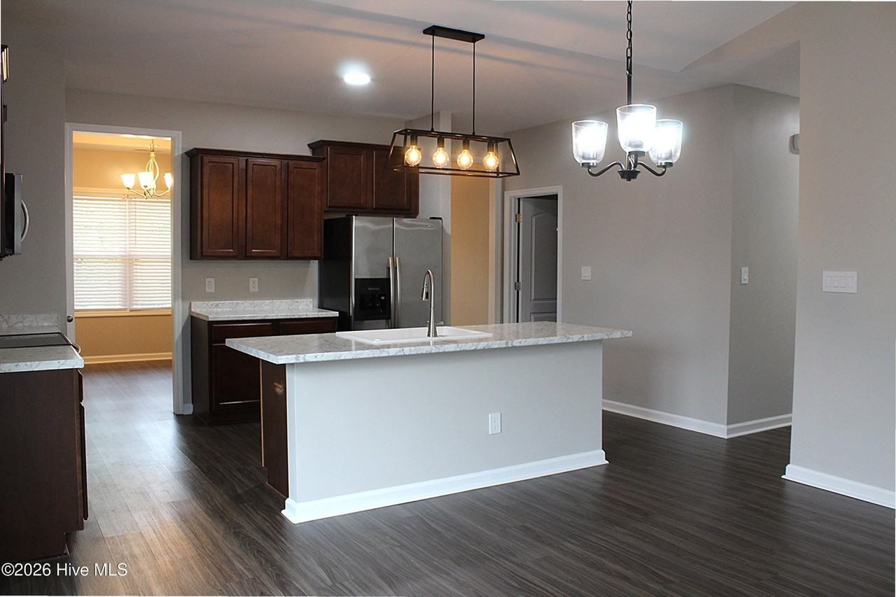 221 Seville St - Photo 7 of 25