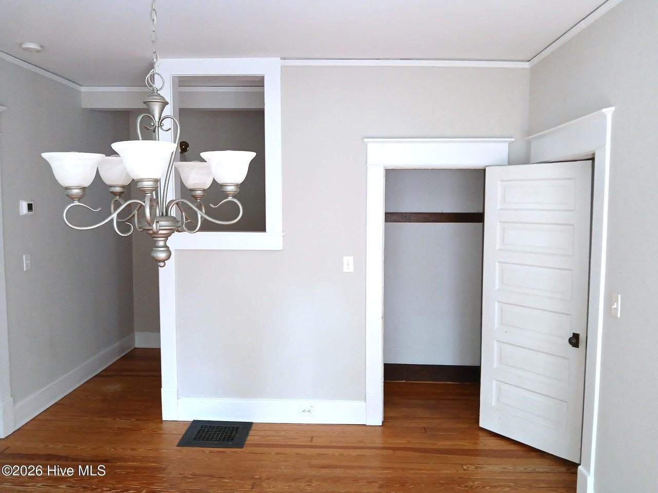 180 N May St - Photo 7 of 26