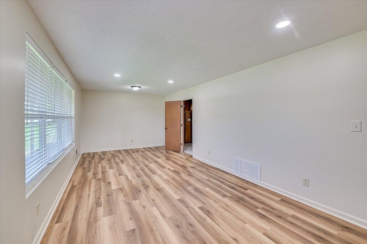 242 Maywood Dr - Photo 5 of 22
