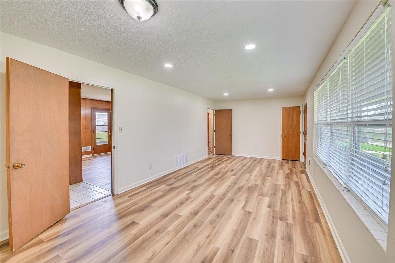242 Maywood Dr - Photo 6 of 22