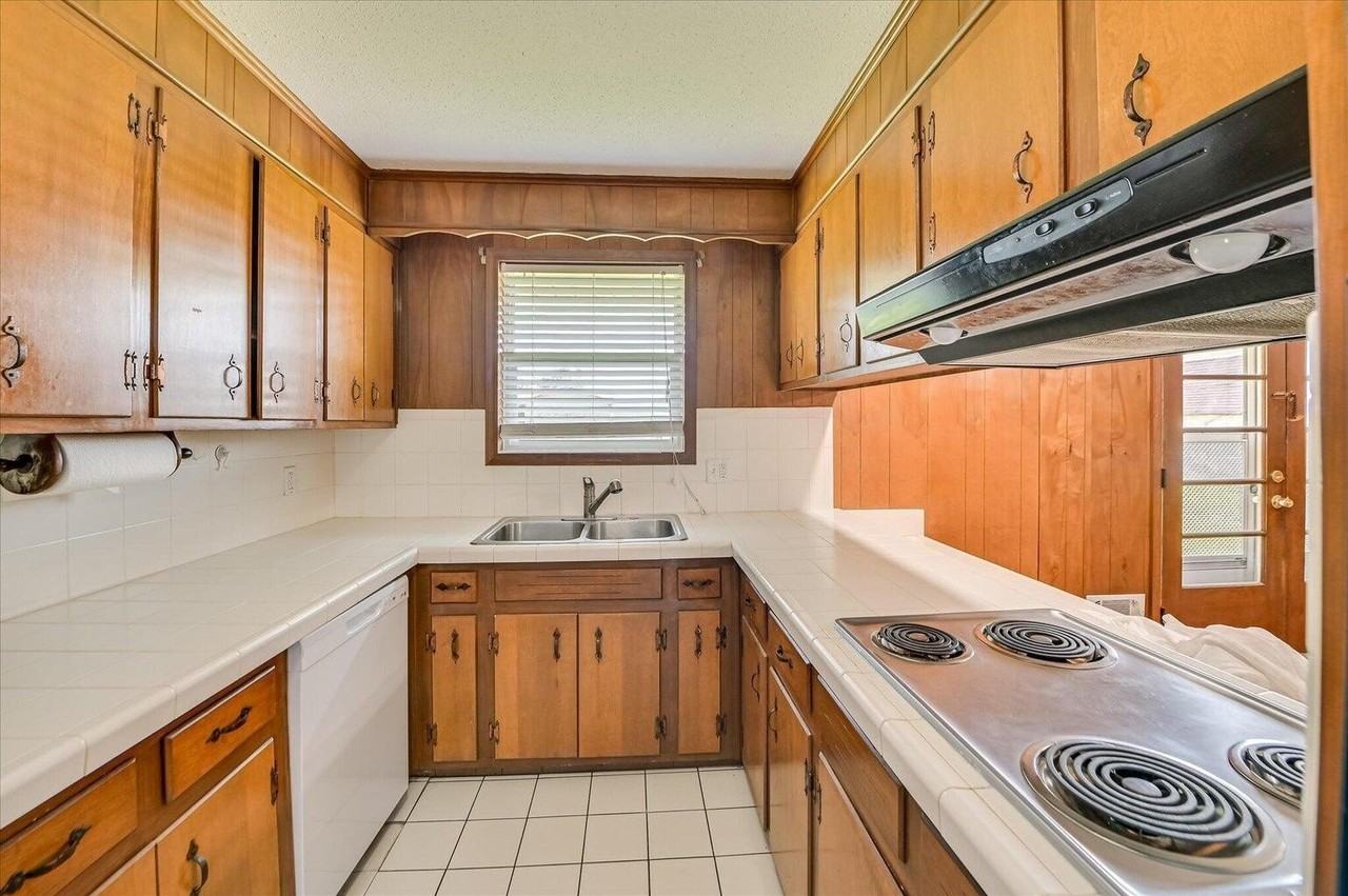 242 Maywood Dr - Photo 7 of 22