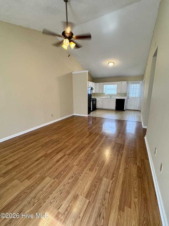 2107 E 3rd St #B - Photo 4 of 14