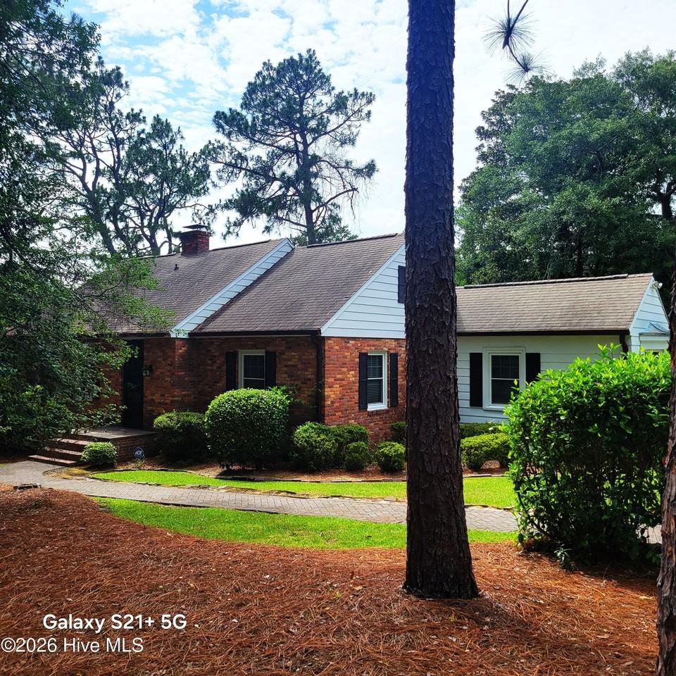 120 Country Club Cir - Photo 3 of 50