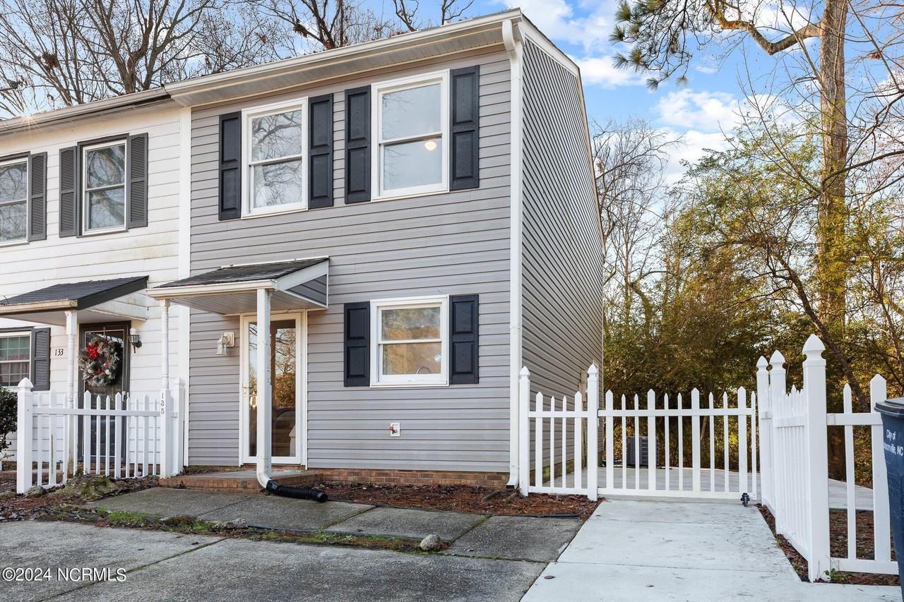 135 Greenford Pl - Photo 2 of 14