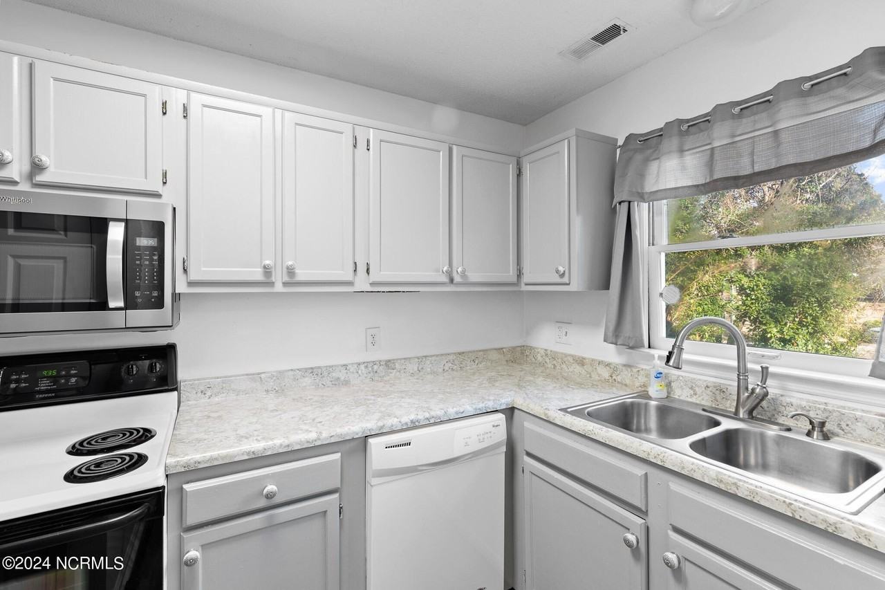 135 Greenford Pl - Photo 3 of 14