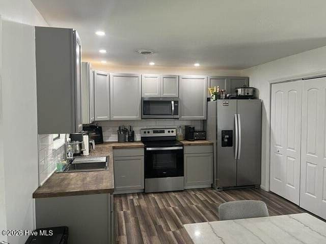 1312 Wolf Swamp Rd - Photo 5 of 23