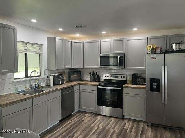 1312 Wolf Swamp Rd - Photo 6 of 23