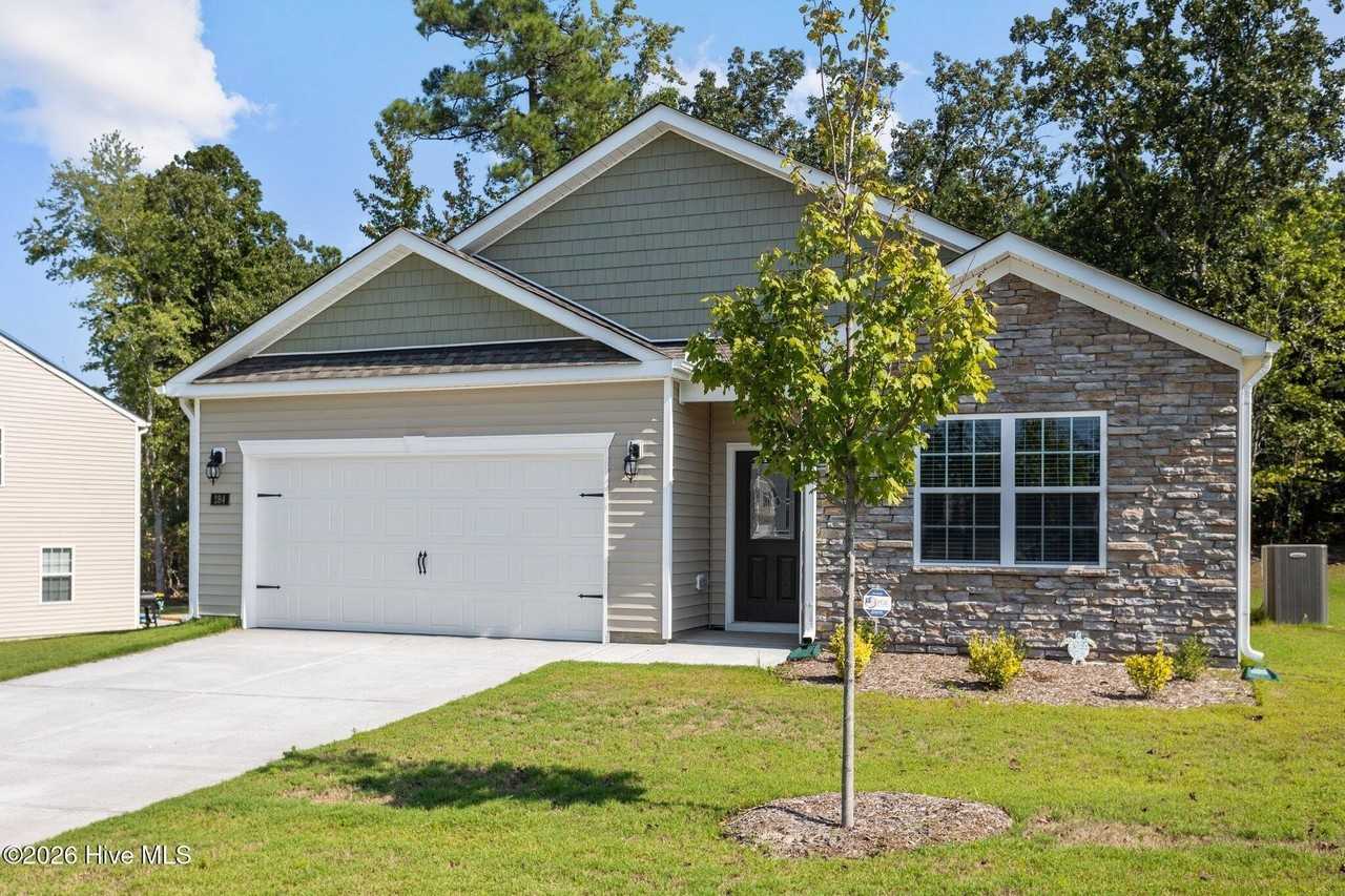 284 Robert Pl - Photo 4 of 37