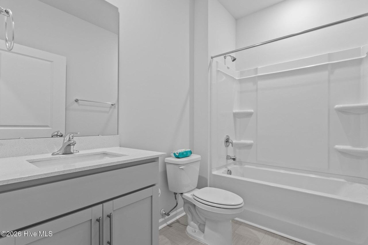 284 Robert Pl - Photo 5 of 37