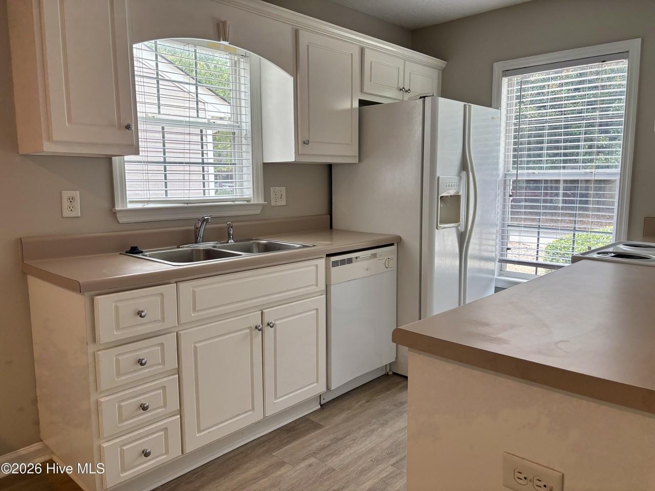 2195 Bridgeton Rd - Photo 3 of 12