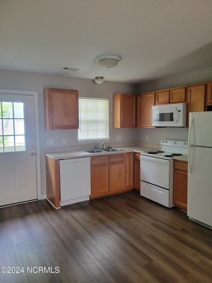 1500 Hammock Ln #3 - Photo 4 of 16
