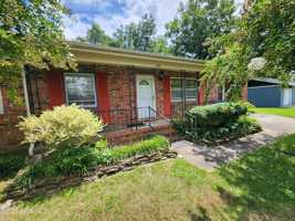 featured image of 818 Williams St