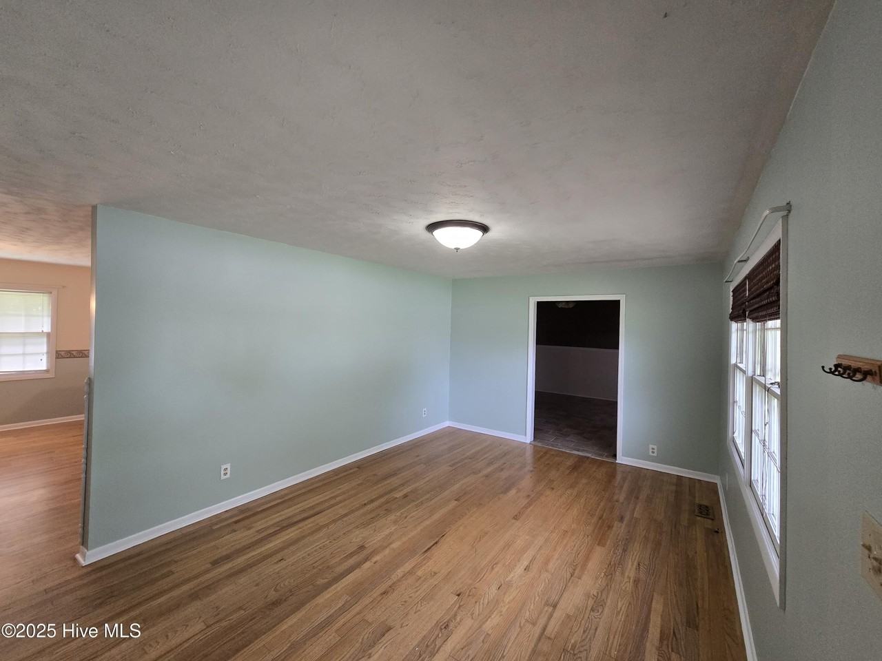 818 Williams St - Photo 2 of 26