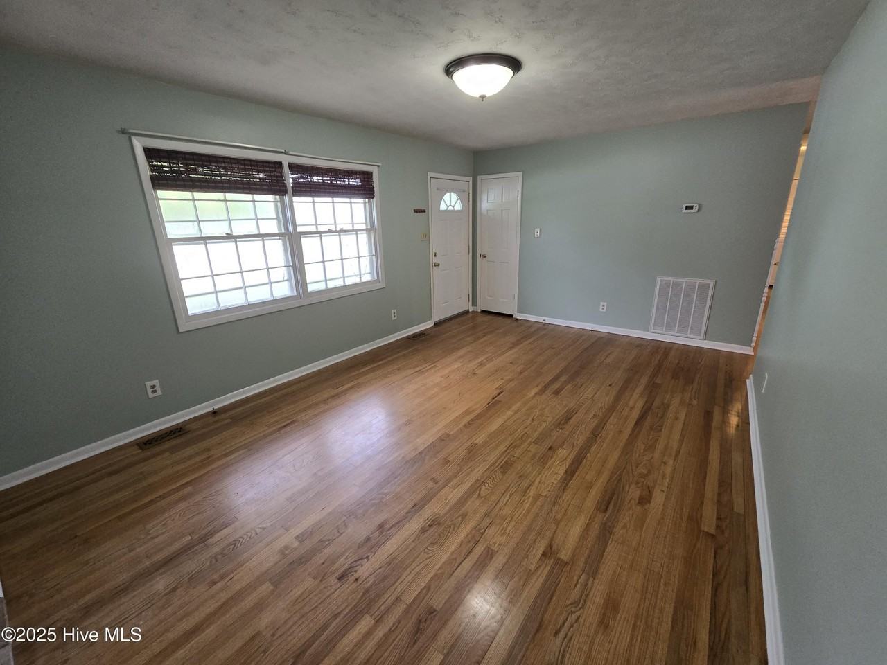 818 Williams St - Photo 3 of 26