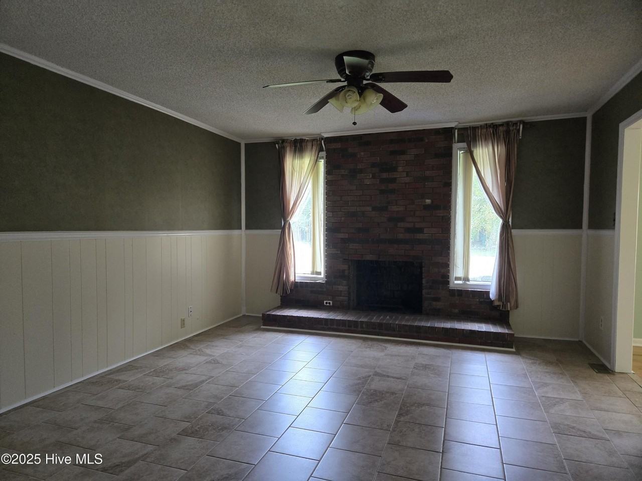 818 Williams St - Photo 4 of 26