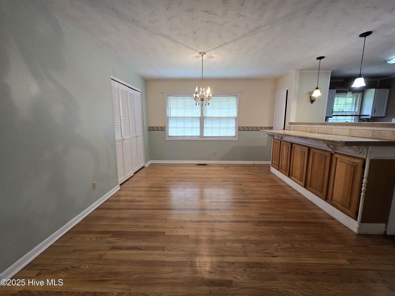 818 Williams St - Photo 7 of 26