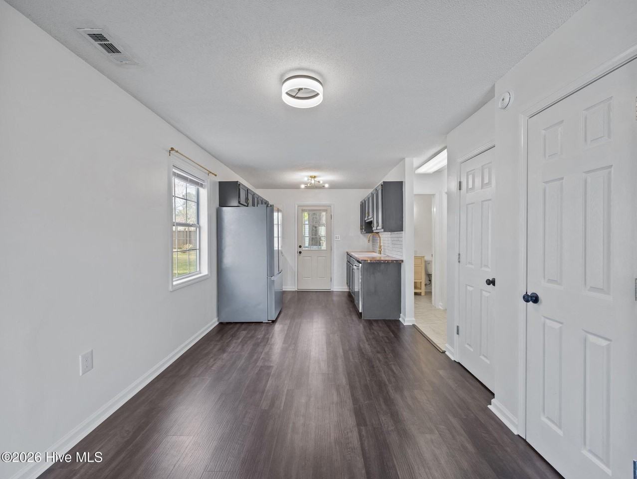 92 Shoreline Dr - Photo 4 of 20