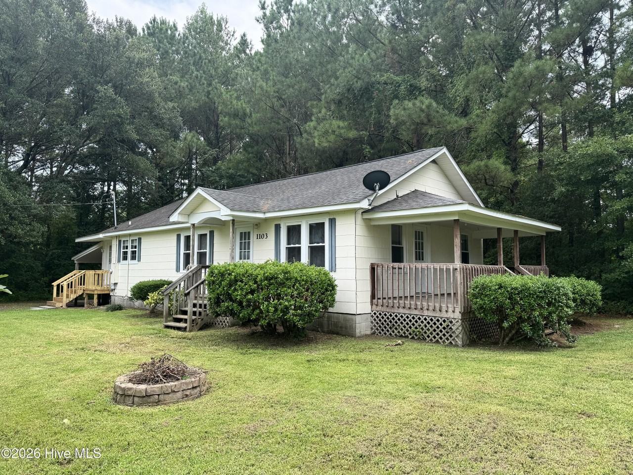 1103 Onslow Pines Rd - Photo 2 of 20