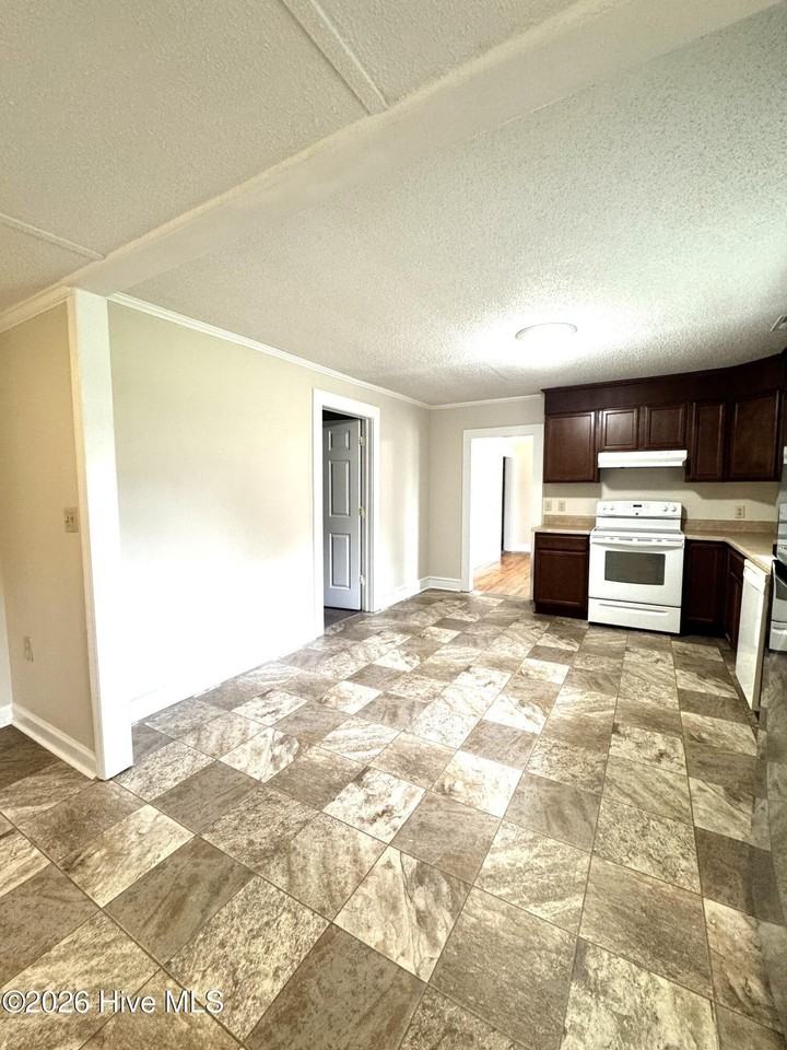 1103 Onslow Pines Rd - Photo 7 of 20