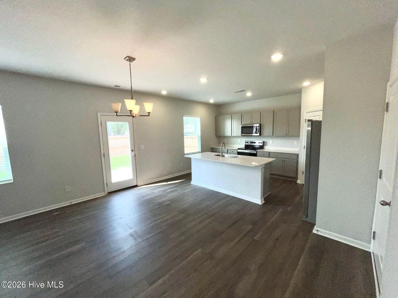 503 Sandy Hollow Dr - Photo 5 of 37