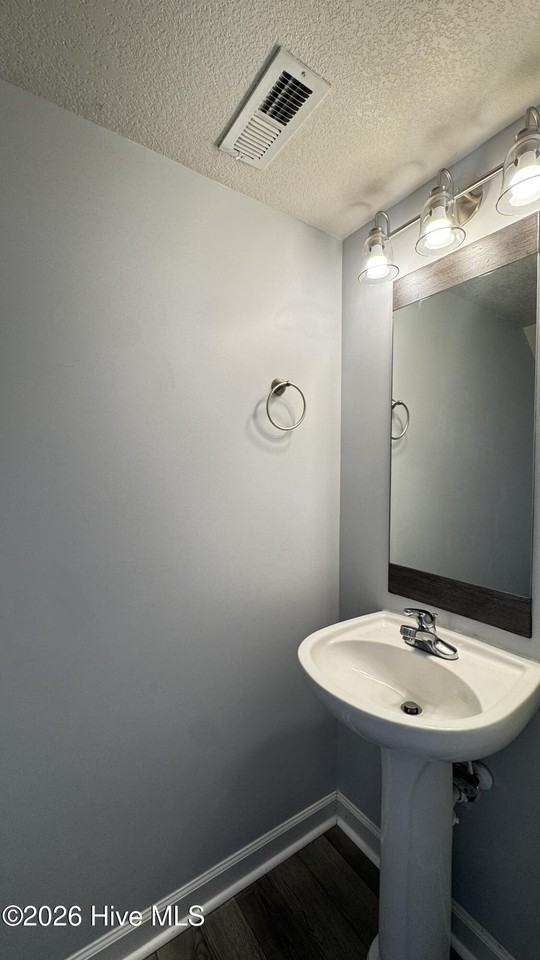 101 Bridgewood Dr - Photo 4 of 13