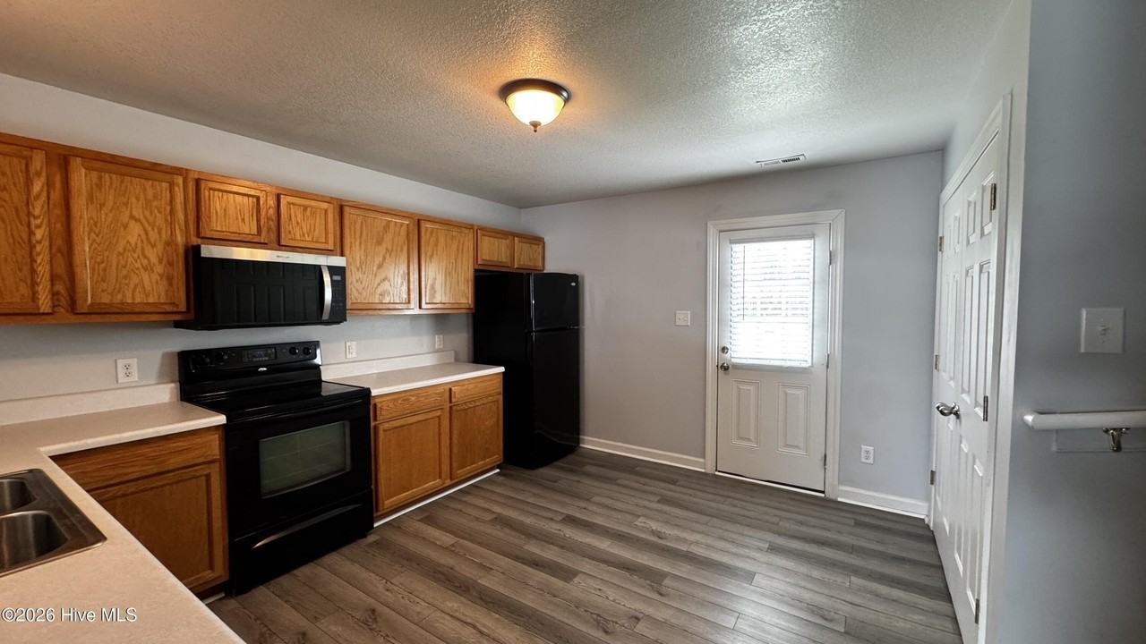 101 Bridgewood Dr - Photo 6 of 13