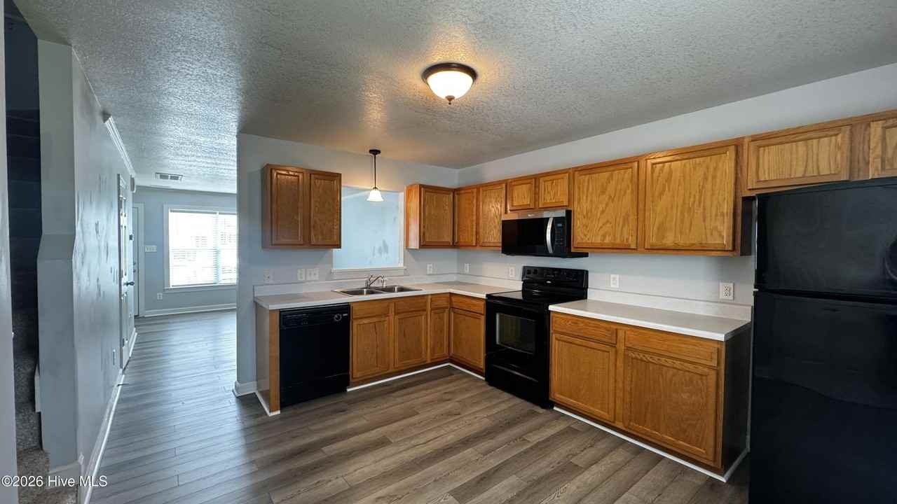 101 Bridgewood Dr - Photo 7 of 13